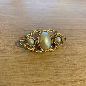 Vintage faux pearl pin broach gold tone clip jewelry